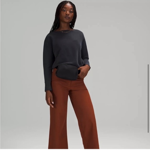 Lululemon Everywhere Belt Bag - Authentic, NWT - Black, Burnt Caramel - Picture 4 of 15